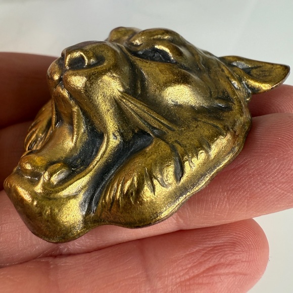 Vintage Joseff of Hollywood Tiger Head Repoussé Brooch - Picture 5 of 15